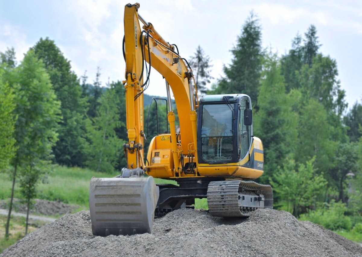 С 2011 года для моделей экскаватора-погрузчика JCB используются пластиковые топливные баки