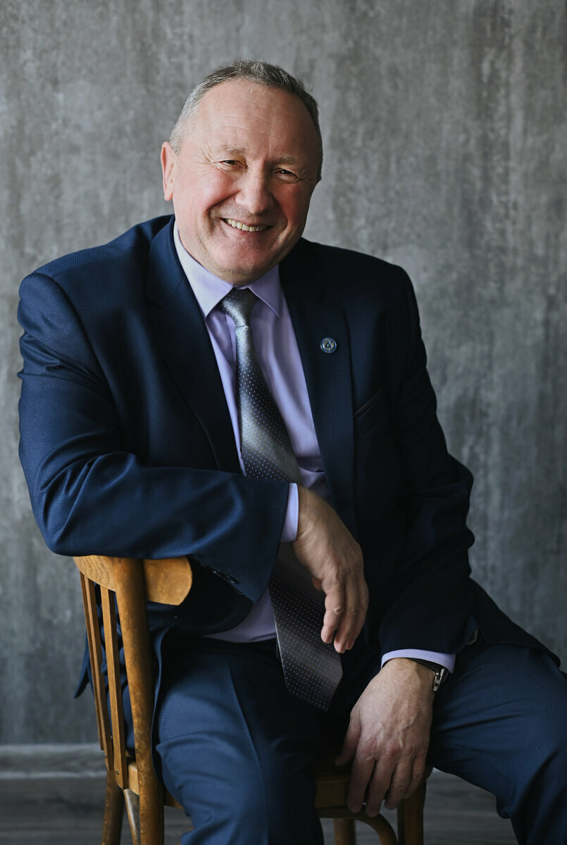 Специальную фотосессию для материала сделала сосновоборский профессиональный фотограф Мария Иванова, вдохновившись идеей главного редактора. Мария снимает в основном в стиле Pure Beauty. Это стильные художественные портреты при естественном дневном освещении (без использования вспышки). Кстати, она является победителем масштабных международных конкурсов, в том числе AdMe Photo Awards.