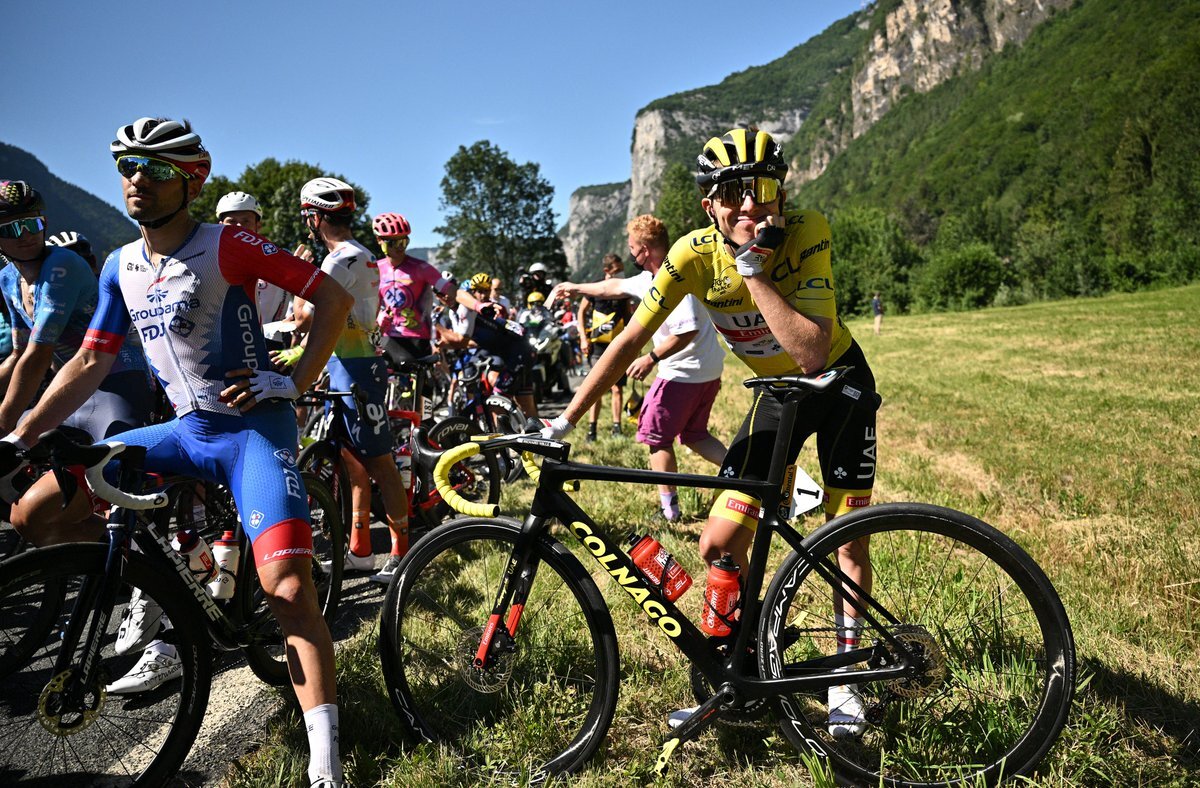 Тур де франс песня. Тур де Франс 2022. Велоочки Tour de France. Тур де Франс фото. 12 Этап тур де Франс