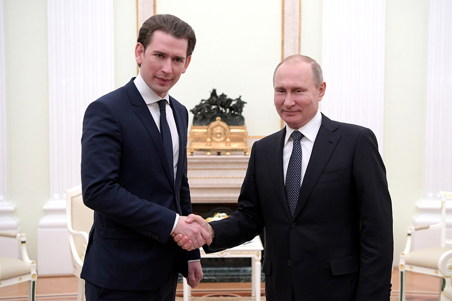 В 2021 году Себастьяну Курцу было предъявлено обвинение в коррупции. Канцлер Австрии назвал его ложным, но в ожидании окончания расследования подал в отставку. Фото: официальный сайт президента РФ