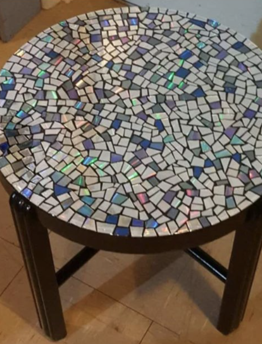 Ciao a tutti! Recentemente ho fatto delle pulizie profonde nel mio appartamento e sono rimasto inorridito. Cosa manca: bottiglie di plastica vuote di prodotti per la pulizia e shampoo, vecchi vestiti, scatole.-3