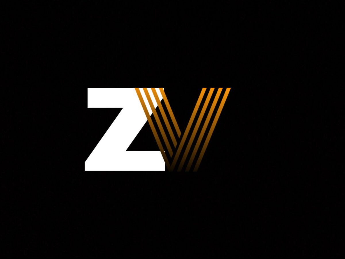       7 ноября много говорили о дне воинской славы, вспоминая и обсуждая парад, проведенный на Красной площади в Москве в 1941 году. Много говорили о мужестве наших солдат, уходивших с этого парада сразу на фронт, а возможно на смерть, о том какой патриотический эффект произвел этот парад… Но ни слова к чему он был приурочен, и кто его все-таки провел. И это в год 100-летия СССР, к 24-й годовщине которого и был приурочен этот парад. Его инициатором, вдохновителем и организатором был никто иной, как человек выигравший эту великую войну и построивший послевоенное устройство мира, И.В. Сталин. Никто не задумался, что винить кого-то в том, что он не помнит и не знает свою историю, при этом признавая только ее часть – бессмысленно. Не- желание видеть, что этой истории нас научили стесняться все те люди, которые, сейчас против нас, те, которые не смогли убаюкать бдительность и развалить государство, для нас просто убийственно. Многие из них рабы совершенно другого образа жизни, против которого и выступал Советский Союз. Это они с радостью приняли это раскаянье в наших победах и достижениях, променяв на очередь в первый открывшейся Макдональдс, джинсы и другие связанные с ним вещи. Я и сейчас до сих пор не понимаю, сколько из них поняло, что тогда были просто обмануты, а кто с надёжной ждал открытия символа «свободной жизни», пусть и под другим названием. Для меня и сейчас вопрос, для чего было открывать эту закусочную: для того чтобы сберечь рабочие места или чтобы не волновать так называемую либеральную общественность. Для них это открытие стало символом того, что их свободу возможно вернуть, ту свободу, которая освободила от обязанности веры и человечности, ту свободу, которую остальным навязали и сказали, что именно так теперь правильно жить. Вопрос только в том -  эти остальные большинство или нет? Стесняться самих себя в нашей истории не впервые. Мы стеснялись еще методов Ивана Грозного, отказ от которых почему-то к улучшению жизни населения не привел, а вот к развалу государственности  - практически. Причем на очень длительный период времени. Стеснялись бород при Петре первом, и, хотя, благодаря грамотному руководству Петра,  плюсов было больше, наверное, с тех пор и приучили нашу элиту с такой подхалимностью смотреть только в сторону Запада. Потом было принято стесняться единодержавия, своей веры,  всего того, что было близко, можно сказать неотъемлемо веками. Ну,  пережили, с потерями, с огромным человеческим трудом, все на своих  плечах. Обрели что-то новое, основательное в плане идеологии, совместили с многонациональной ментальностью и почувствовали свою идентичность. И нам всем снова сказали, что всего этого надо стесняться, даже бояться считать это за нормальность. Не просто стесняться, смеяться и высмеивать тех, кто не хочет от этого отказаться. А на сегодняшний день, создается такое впечатление, что мы все это хотим замолчать, и построить что-то новое. В который раз без корней, и в противостоянии  с совершенно чуждым нам укладом жизни. И скажите, как нам построить идеологию, завязанную на семейных ценностях и воспитании молодого поколения, если мы даже не знаем, что можно поставить в пример, а что будет стыдно?  Мы никак не можем понять, что, если мы не будем жить по схеме:  все что делает мое государство – это правильно и я как гражданин этим горжусь, а даже если неправильно, я все равно этим горжусь -  у нас ничего не получиться. 
Что именно у нас не получиться: 
- Создать идеологию основанную на семейных ценностях и уважении;
- Создать эффективное образование, которое в том числе призвано служить идеологии;
- Создать экономику, которая даст возможность существовать такой идеологии, и в тоже время обеспечивать все существующие потребности;
- Создать молодежные организации, призванные воспитывать наше подрастающее поколение и сделать их минимально подверженными влиянию из вне нашего государства;
- Создать эффективную информационную структуру, в обязанности которой будет входить как цензура, так и борьба с недоброкачественной информацией;
- Сохранить наш язык как основу существования народностей и ментальности;
- Сохранить историю такой, какой мы сможем гордиться, оценивая не сами исторические факты, а результаты того или иного деятеля или события.
       А теперь обо всем в целом и по порядку. Как мы можем гордиться результатами Великой Отечественной войны, если мы все время стесняемся Сталина, официально не упоминаем его и не отдаем этому человеку, за которого, правильно сказать во имя, которого, так или иначе на фронте люди складывали свои жизни? Как мы можем пытаться придерживается созданного им миропорядка или создавать новый,  отрицая созданный им. И старая песня о культе личности и о репрессиях, это как раз та мантра, которая заставила большинство людей стыдиться результатов, достигнутых им. А какие это результаты, если не брать во внимание уже упомянутые мной. Да так, как теперь нам скажут мелочь: перевод страны на промышленные рельсы, в следствии чего улучшение условия быта граждан, создания системы беспрецедентного, бесплатного, тотального образования населения, освоение космоса, создание различных результативных отраслей науки и техники. И это при том, что именно сталинские методы восстановили страну после полного разрушения фашистами, и внимание -  за 5 лет! Еще раз, я предполагаю, что было очень тяжело, что были перегибы, но опять же на местах, и виноват ли в этом конкретно Сталин я сказать не берусь, но после этого были созданы предпосылки для нормального существования огромного государства. И это  учитывая контроль  Сталина всех сторон жизни, в том числе и киноиндустрии, где каждый фильм зависел от его слова, я не представляю, как он мог все это тянуть. И, после этого,  я за свою жизнь слышал столько о злополучной цензуре и сколько прекрасных фильмов из-за этого не увидело свет, что просто перечислить нельзя. Правда, в тоже время я знаю, о золотом фонде Советского кино, в который «зарубленные» фильмы практически не попадают, несмотря на то,  что были сохранены и позднее преданы гласности. И вот сейчас, когда все понимают, что нам необходима еще более широкая цензура, распространяющаяся на социальные сети, для обеспечения уже реальной безопасности, не говоря уже о том, что именно через эти средства эффективнее всего получается ломать наше общество, мы в первую очередь оговариваемся, что она не должна нарушать свободу слова и быть избирательной. Давайте сделаем конкретные, желательно законодательные основы этой цензуры, и признаем за ней неоспоримые плюсы, которые она нам принесла, а также оговорим недопустимые и наказуемые грани, но в первую очередь избавимся от всеобъемлющего чувства вины за это. 
Тоже самое с образованием. Мы видим, как переход на болонскую систему способствует деградации нашего общества, пытаемся отказаться, но в тоже время признаем, что переходить нам не на что, так как это нужно создавать с нуля. Но в тоже время, стесняясь всего, что связано с советской властью, не хотим взять за основу советскую систему образования. Мы же в определенный период времени признали, что она провальная, как мы теперь ее можем взять за основу и привести в соответствие к современным реалиям? Более того, мы воспитали пару поколений учителей, преподавателей и научных сотрудников в рамках новой системы, которые проводили свои эксперементы и защищали работы, основываясь на преимуществах болонской системы, доказывали их, доказывали в том числе, что более человечное образование совершенно не нужно новому капиталистическую миру, и в том числе более затратно. Они признают другую точку зрения? Нет. Как минимум, потому что станет вопрос о их квалификации. А за ними будущее, они должны воспитать новое поколение в новых идеологических реалиях. 
Многие сейчас, и в первую очередь президент, говорят о необходимости создания системы молодежных организаций. Кроме того, создавая новую молодежную организацию в день пионерии, не просто в общество идет посыл, о сохранении той концепции, но и существует попытка опереться на корни это организации. А о каких корнях идет речь, если в 90-х годах, те кто еще по собственной инициативе пытался сохранить такую организацию, пускай уже не имея поддержку государства, предавались высмеиваниям и гонениям. А над теми, кто пытался носить галстук, их более прозападные сверстники просто издевались. Мы с этими воспоминаниями хотим связать новую молодежную организацию? Или с плохим и никудышным Советским Союзом, который воплотил такую организацию в жизнь, а те, кто хотел добиться его развала, сделали так, что в последнее время участие в этой организации стало просто принуждением? А как быть с тем,  что мы стесняемся? Куда деть это чувство, которое в период немыслимого отсутствия любых подобных организаций, только усилилось. Наверное, совершенно не случайно, что вызывающая столько гневных откликов в нашем обществе, юношеская книга, пропагандирующая гомосексуализм «Лето в пионерском галстуке», имеет непосредственное отношение к мероприятиям, которые организовывала советская молодежная организация и к атрибутике – непосредственно к галстуку. 
Сейчас в Государственной думе действительно ведется работа направленная, на проведение мероприятий по поднятию имиджа русского языка. Но среди депутатских запросов и обсуждений совершенно не вырисовывается хоть какой – ни будь законодательный акт. Нас заставили стыдиться нашего языка, в том числе и тем что запрещают наших писателей и поэтов, наших музыкантов. Чтобы молодёжный мейстрим, как можно больше насытился иностранными словами и выражениями. А других просто не будет, поскольку сеть одна, а той половине, которая и так нас не знает, русская речь будет совершенно чужда. Поэтому ничего не остаётся как так не популярные запреты. Запреты вывесок, названий мероприятий и физических названий. И все это на законодательном уровне. Возможно оставить аббревиатуры в виде ребусов, где использование иностранного знака будет оправдано, но не обязательно. Вести работу исключающую использование заимствованных слов в русском языке и работу на популяризацию наших, в том числе появление новых слов для определения новых сфер жизнедеятельности человека.  Мы сами, даже на сегодняшний день создаем целые бренды, направленные в наше будущее, имеющие чуждые нам названия. Не из-за того ли,  что мы стесняемся своей истории. Очень показательна шутка про то, как на слово «Ок» были наложены санкции, и весь наш емкий ответ на это «ну хорошо». 
Я далек от экономики, но даже здесь мне кажется, что перейти на новую форму экономического устройства государственности без учета необходимой нам идеологии невозможно, однако мы будем сколько потребуется отпираться от советской модели, мотивируя это стереотипами ее несостоятельности, продолжая создавать чуждую модель капитализма. Если мы так боимся отсутствия конкуренции, объясните мне, что мешает создать закрытую, полностью замкнутую самодостаточную экономику, под государственным управлением, открытую к привлечению иностранного капитала и технологий, но с условием использования этого только на территории нашего государства. Очень интересен тот факт, что все недостатки советской экономики ей предписываются на последние годы существования этого государства, хотя уже общепризнано, что именно в тот момент огромные усилия стран Запада и США были направленны именно на развал экономики. Так что же стало причиной? Ее несостоятельность  или системная работа, направленная на ее уничтожение. Игнорирование этого факта на государственном уровне  приводит к тому, что многие,  кто занимается нашей экономикой в данное время, являются адептами все той же системы рыночных отношений, которую, как оказывается, для нас можно и поменять, чтобы нанести вред, но сами мы этого делать, чтобы оказаться в выигрыше, не хотим. Ну,  и если вернуться к сегодняшнему дню, то в условии конфронтации, целесообразен перевод экономики под плановую, в противовес рыночной экономике. По некоторым отраслям вопрос себестоимости вообще должен быть выведен за рамки экономики. Возможно плановая экономика и должна стать плановой, не затрагивая по возможности те отрасли,  которые такого подхода не требуют. А наши некоторые высокопоставленные руководители в своем сознании даже не могут отказаться от валютного исчисления результатов наших достижений, рапортуя о них. Их категории остались там, в начале февраля 2022 года, несмотря на то, что об этом переходе президент говорит уже не первый год. Мне же, наверное, не стоит в условиях этого стыдливого непринятия всего советского напоминать о значимости рубля в то время.  
И об истории. Нам нужно, наконец-то,  перестать оценивать исторические события с точки зрения, что было хорошо, а что плохо. Нам просто необходимо введение критерия гордости теми или иными событиями. А сами события давать в виде фактов и делать это с математической точностью, а также приводить официальную позицию по тем или иным фактам в разные временные периоды, так как такие оценки со временем тоже стали историей. А сами оценки можно уже обсуждать сколько угодно, не факты (мы ими гордимся), что возможно приведет к некоторой степени объективности. Только такой подход к историческим событиям позволит нам не похоронить нашу историю в куче талмудов архива, а сделать устойчивой, как саму догму, так и историческое сознание общества к нападкам из вне.
Что еще нам нужно перестать стесняться, связанного непосредственно с Советским Союзом, это коммунистической идеологии. Приход к власти большевиков осуществлялся в условиях жесткой конкуренции власти. Поэтому соперника видели практически во всех, так как власть, по существующему убеждению, «валялась на дороге». Это действительно так, потому что ни одна существующая на тот момент политическая сила не могла эту власть взять. Но это совершенно не означало, что никто не мог побороться за нее в ближайшем будущем и именно от этого страховались большевики. Они не были ярыми атеистами, но прекрасно понимали, что церковь с ее разветвлённой по стране структурой и четкой иерархией власти, могла претендовать на их свержение и создание теологического государства. Кроме того, у церкви были средства, были инструменты получения дохода и поддержка населения. Но сама суть коммунизма очень близка к христианству и боролось за те же, близкие по содержанию, идеи. Ратовала за равенство и милосердие, присущее нашему менталитету, за общие способности и возможности, исповедывала те же семейные и моральные ценности. Учила справедливости и состраданию. Поэтому такая идеология быстро прижилась на территории огромной страны. И сейчас все использованные мной слова, должны присутствовать в описании нашей новой идеологии, и опираться она должна как на веру, так и на наследие коммунистических теорий.


