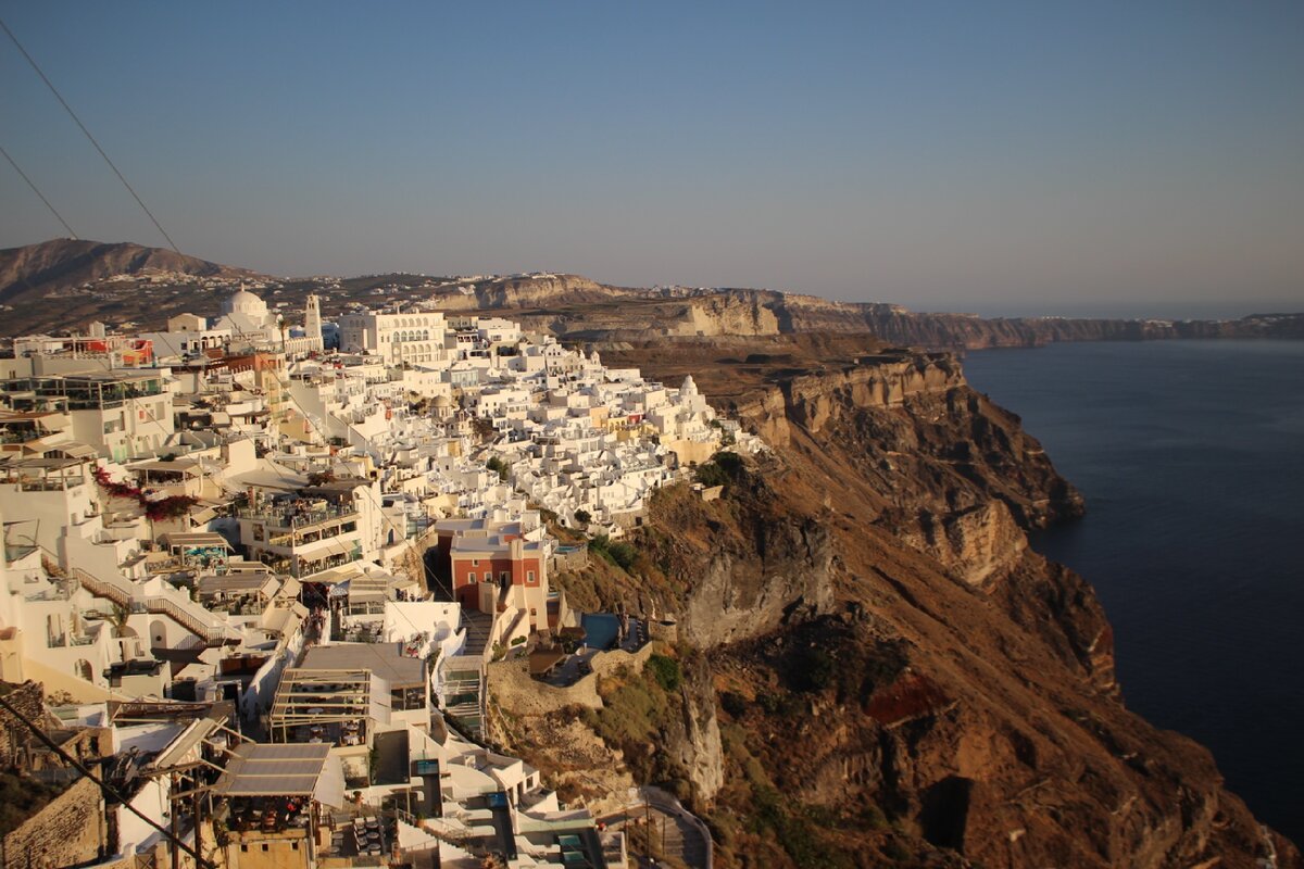 Тира во время захода солнца