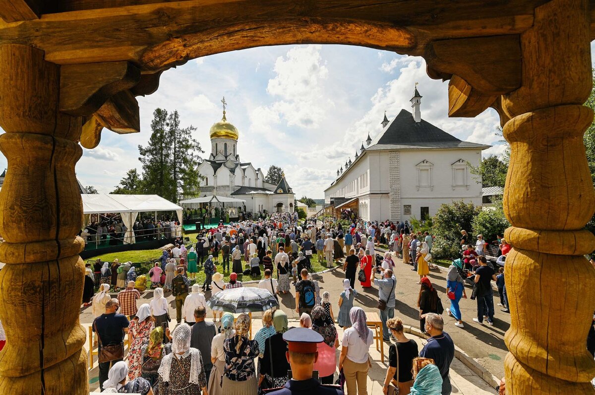Когда все хорошо – и на душе праздник. Из архива сайта Патриарха Московского и Всея Руси.   https://foto.patriarchia.ru/news/patriarshee-sluzhenie-v-savvino-storozhevskom-monastyre-khirotoniya-arkhimandrita-amvrosiya-fedukovicha-vo-episkopa-trakayskogo-2020-08-23/
