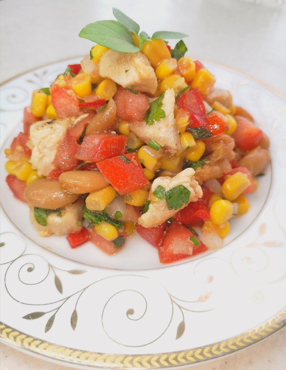 Вот такой яркий салат получился у меня!