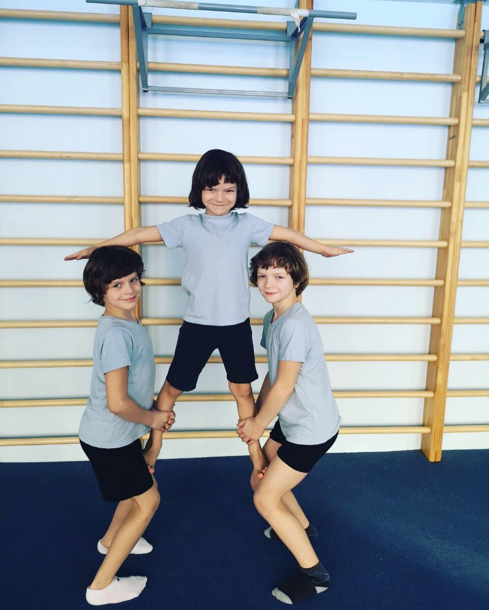 Серафим, Лева и Федор на занятиях спортивной акробатикой