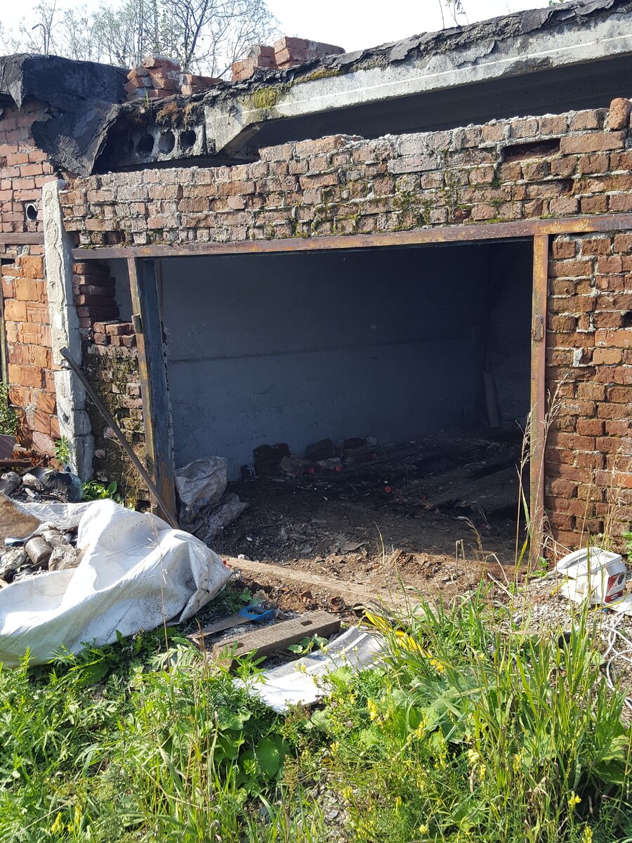 У этих гаражей нет у ворот нет электричества