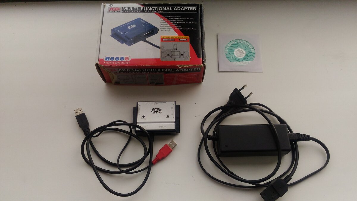 На фото: комплект Multi-functional adapter Sata/IDE to USB 2.0