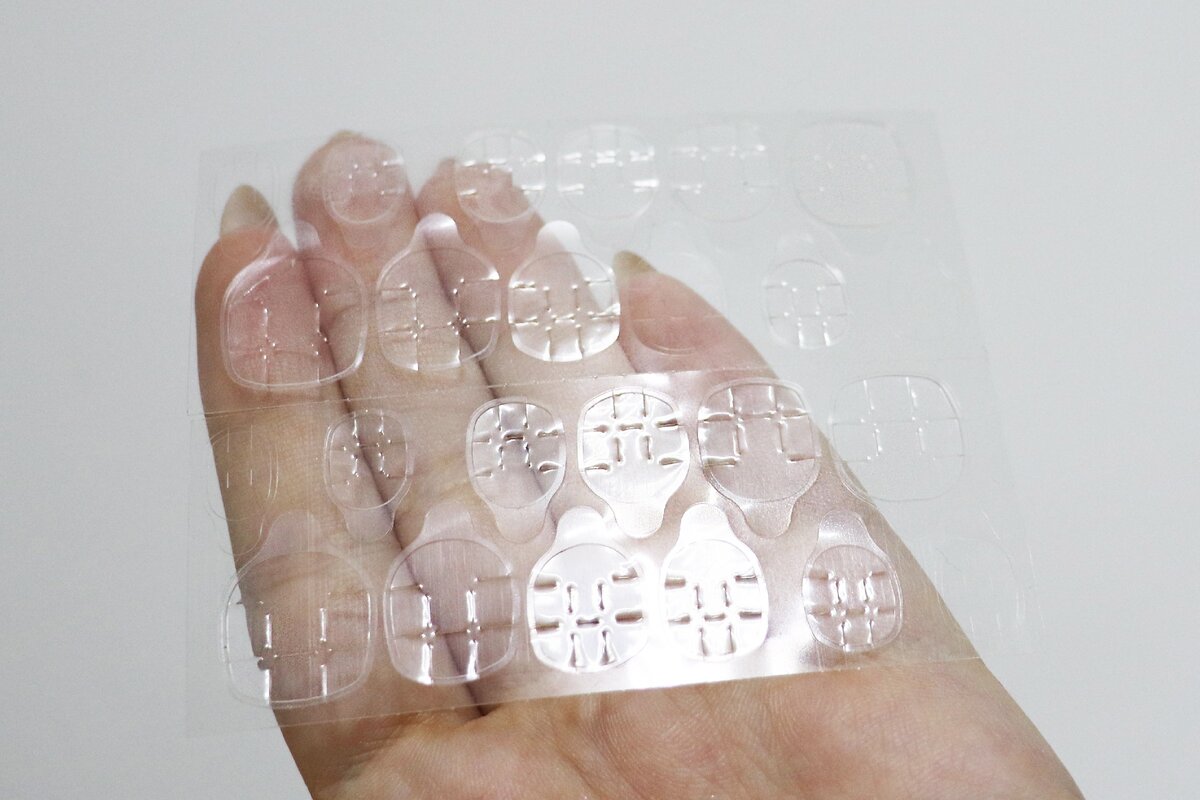 Наклейки, на которые крепятся ногти