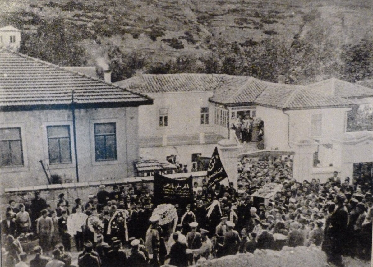 Проводы Исмаил Гаспринского в последний путь. Бахчисарай. Фото из фонда Мемориального дома-музея И.Гаспринского 