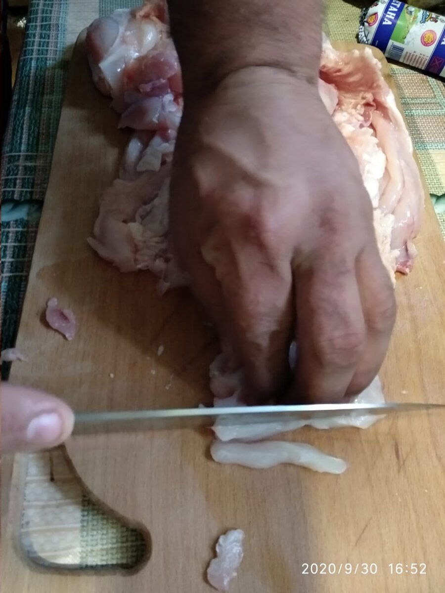 Лучше немного "подморозить" мясо,легче будет нарезать)))