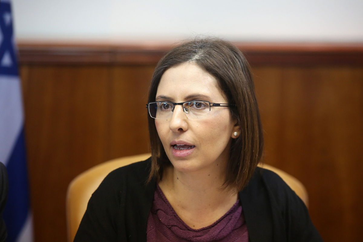 А что же позволяют себе наши законодатели?  