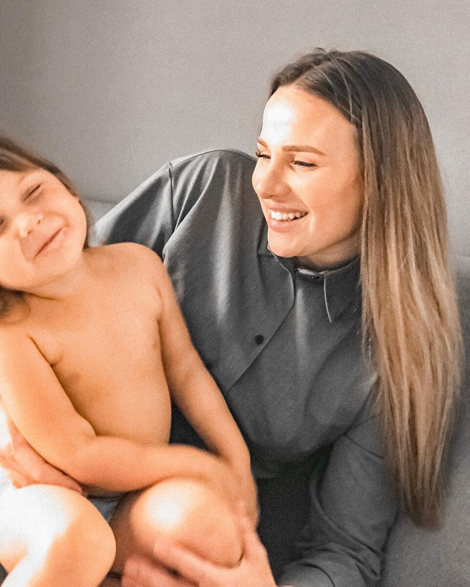 Ника Болзан блогер-эксперт с сфере материнства, трижды мама, создатель онлайн-курсов о беременности и родах.