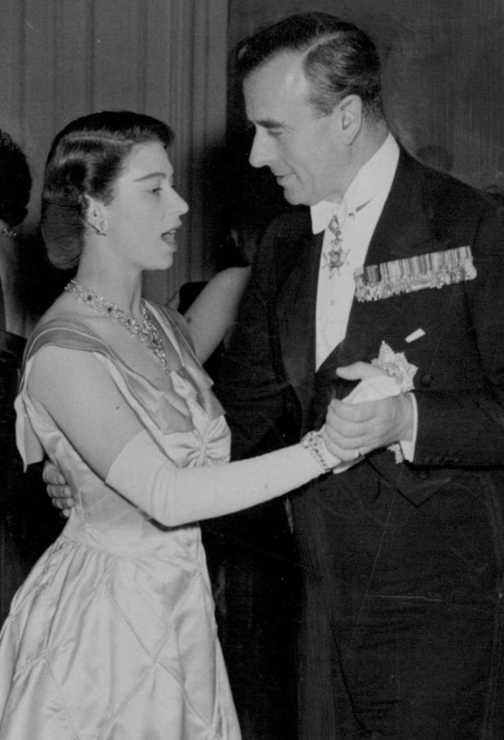 Лорд Маунтбаттен был дядей принца Филиппа и вторым кузеном королевы Елизаветы