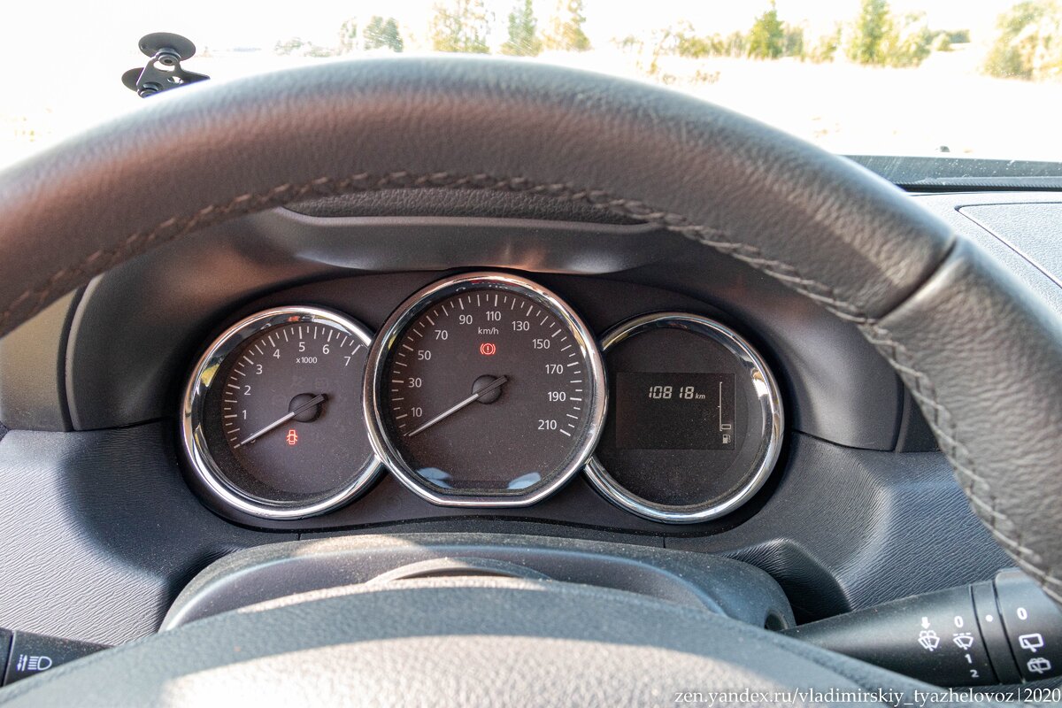 Загорается этот индикатор в крайнем левом колодце рядом со значком "Check engine"