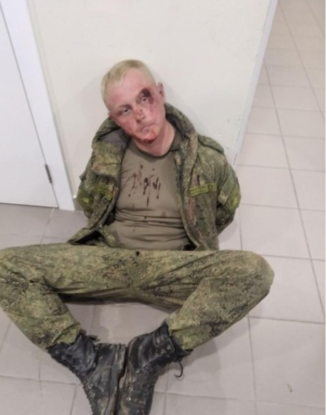 На фото: Ефрейтор Жеребцов после штурма стены аэропорта