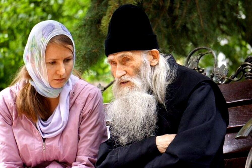 Монахи беседуют
