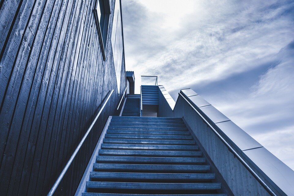 https://pixabay.com/ru/photos/%D0%BB%D0%B5%D1%81%D1%82%D0%BD%D0%B8%D1%86%D0%B0-%D0%BD%D0%B0-%D0%BE%D1%82%D0%BA%D1%80%D1%8B%D1%82%D0%BE%D0%BC-%D0%B2%D0%BE%D0%B7%D0%B4%D1%83%D1%85%D0%B5-%D1%83%D1%81%D0%BF%D0%B5%D1%85-828883/