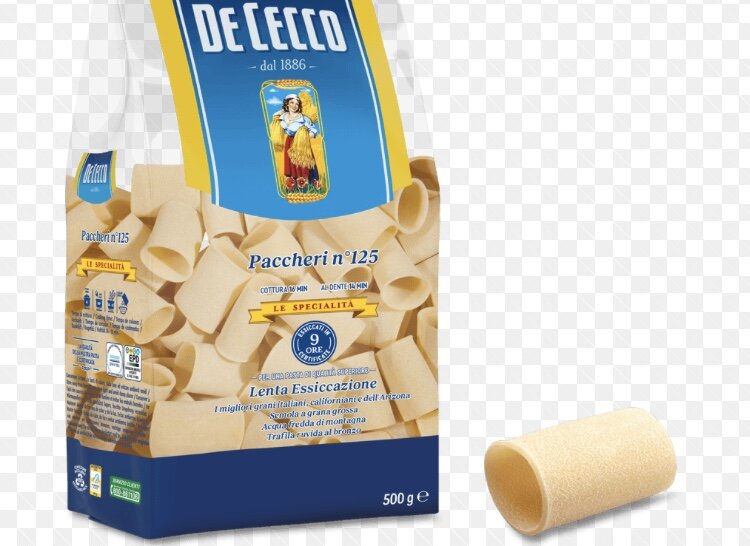 Paccheri вид пасты региона Кампания, который часто используется в традиционной неаполитанской кухне