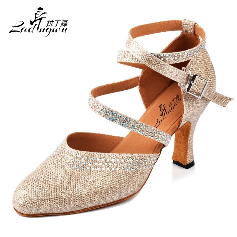 Туфли . Источник: https://aliexpress.ru/