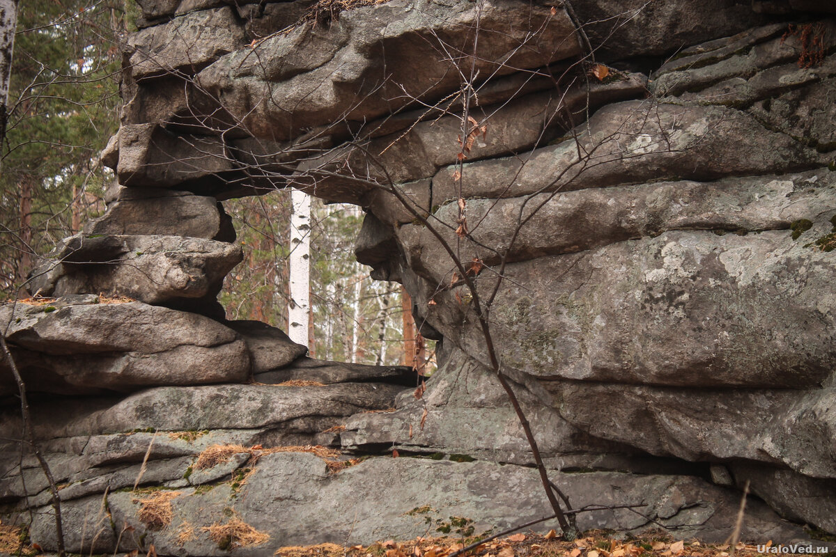 Отверстие хоть и небольшое, но довольно интересное