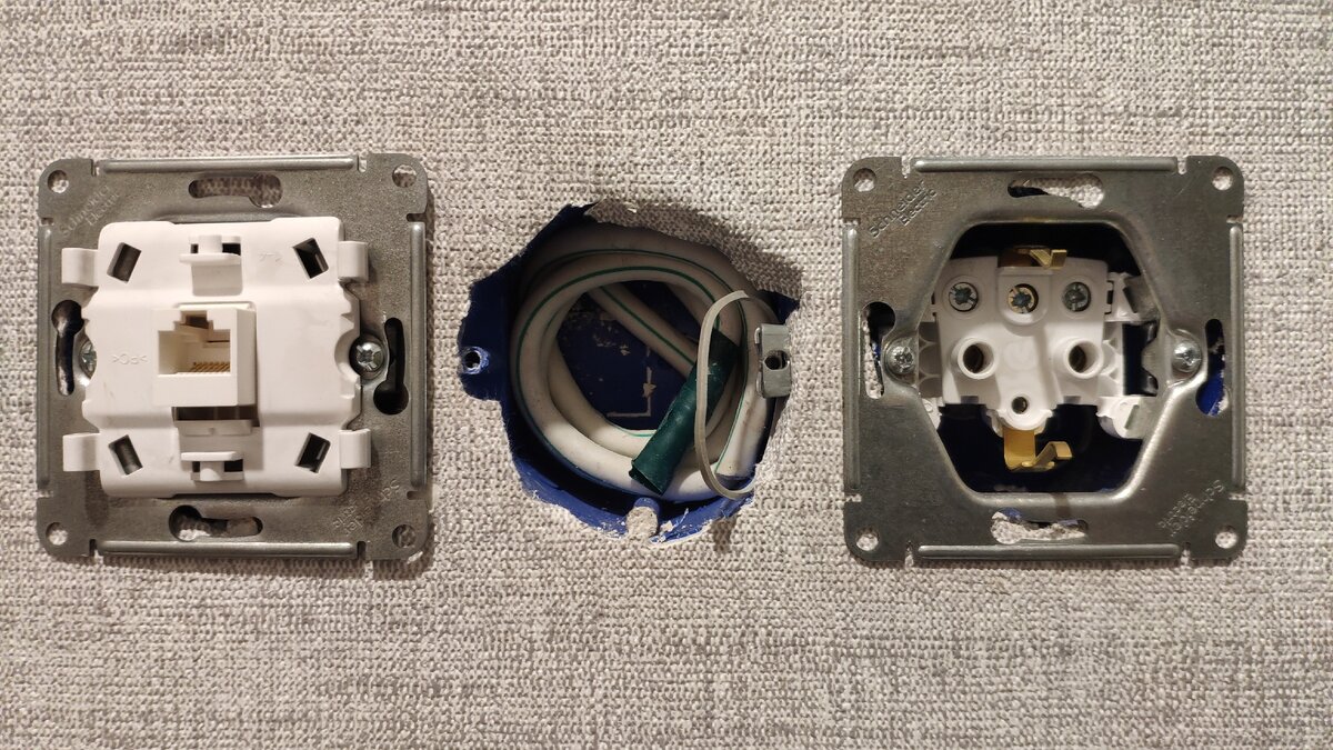 Открыл розетки, телевизионная по центру