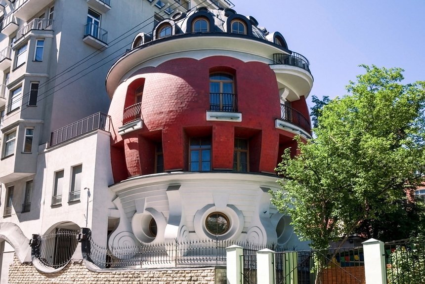 Источник фото: https://miridei.com/files/img/c/idei-puteshestvii/russia/dom_jajco.jpg