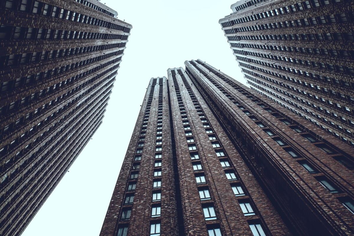 Высотные многоквартирные дома, близ метро Савеловская. Фото: Рубен Молотов