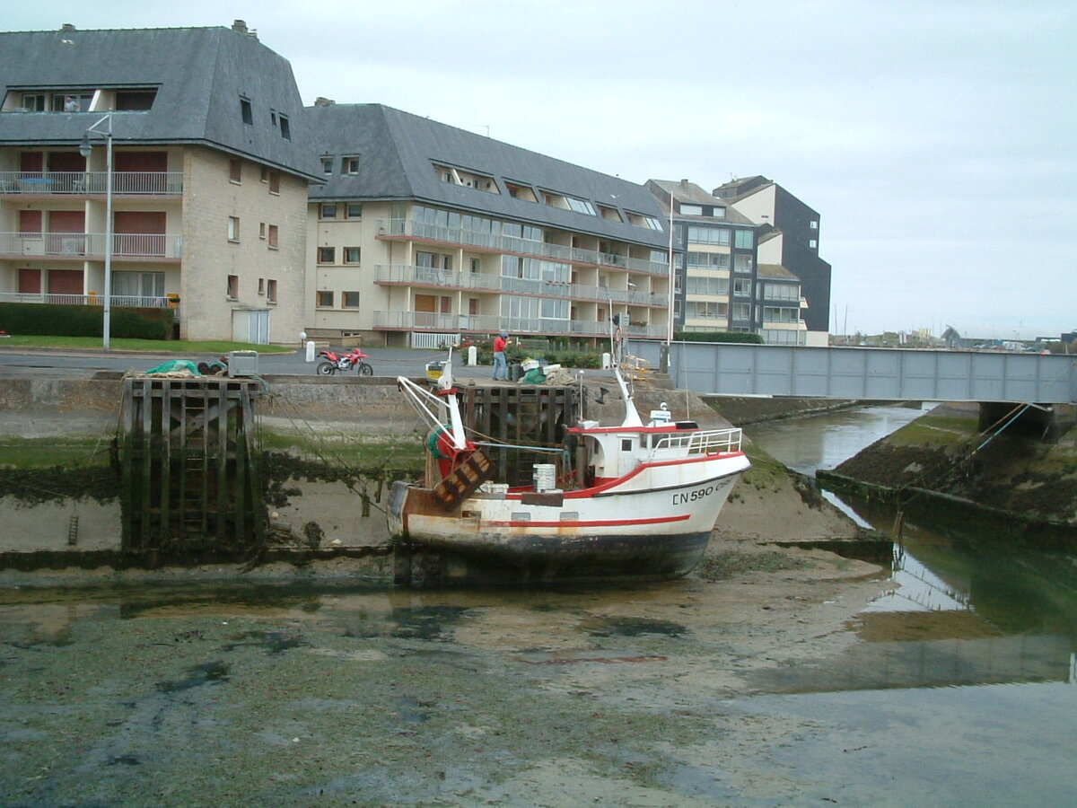 Эта же лодка скоро пойдет в море, смотрите дальше