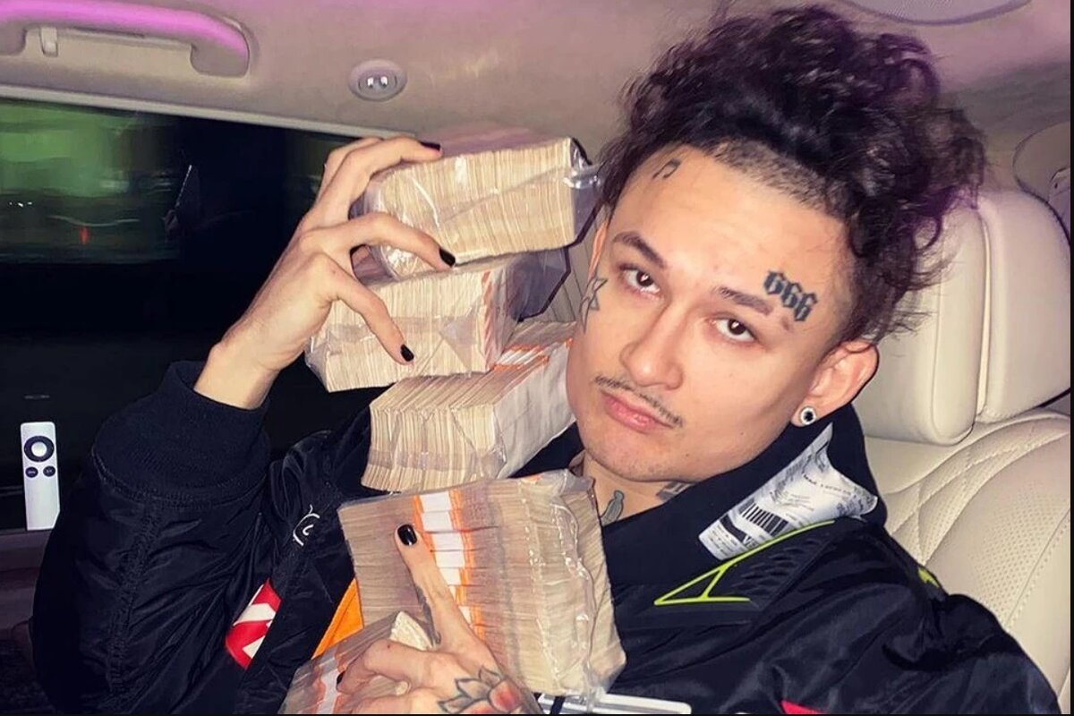 Доходы рэпера.