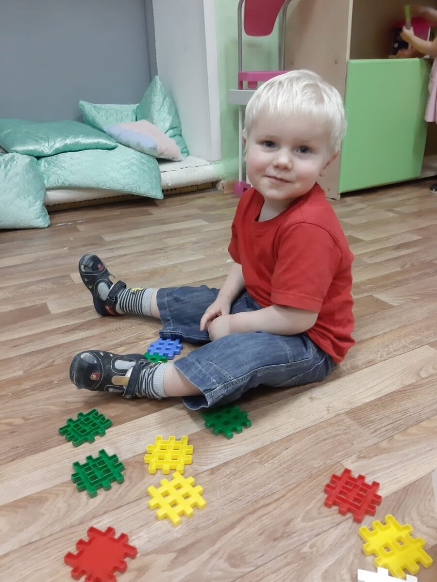 Как хорошо, что ему пока рано в ДМШ! Пожелаю своему малышу никогда не столкнуться с музыкальным дистантом