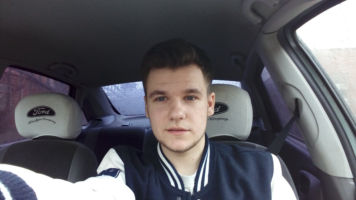 совсем молодой)