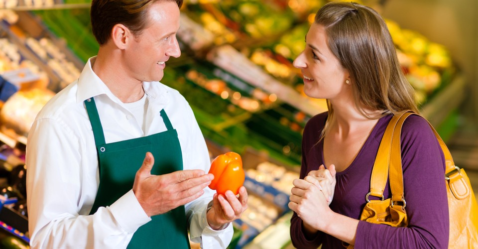 ПРОДАВЕЦ :"ЧТО НЕ НРАВИТСЯ-ТО?!"  /  ПОКУПАТЕЛЬНИЦА : "А ВЫ САМИ-ТО ПРОБОВАЛИ ?! "