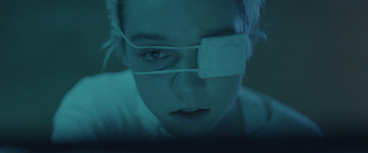 Д. Стоун в роли Сары