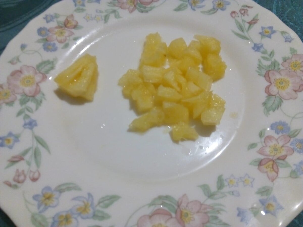 Кусочки консервированного ананаса