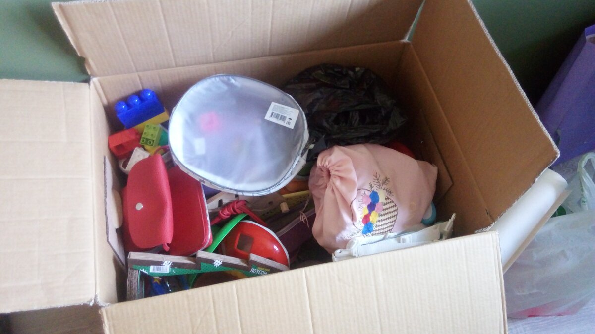 Мой тайник)) Неприметная коробка. которая обычно закрыта, а лучше - заклеена скотчем!