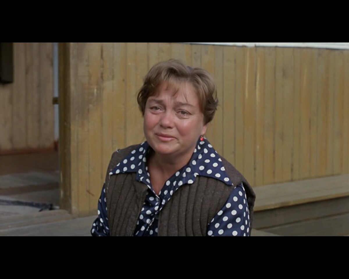 Кадр из фильма "Любовь и голуби"