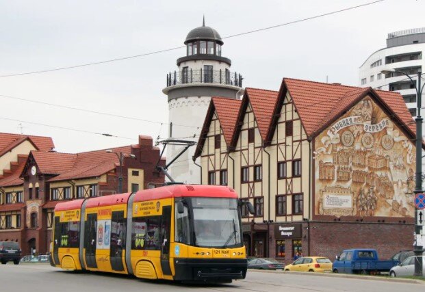 Трамвай едет по Рыбной Деревне