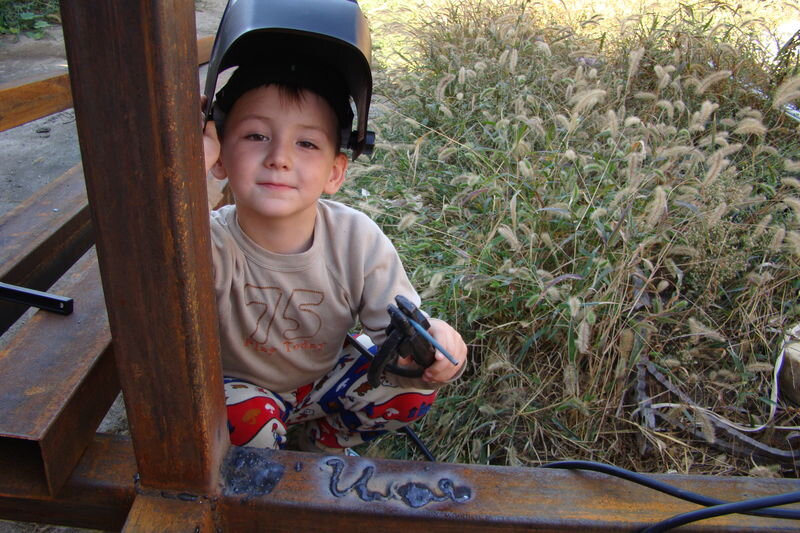 Фото автора, осваиваем сварку с младшим сыном