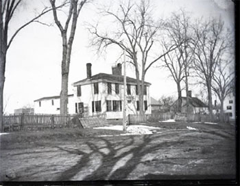 Дом Иеремии Баркера. (Изображение любезно предоставлено Историческим обществом штата Мэн.)