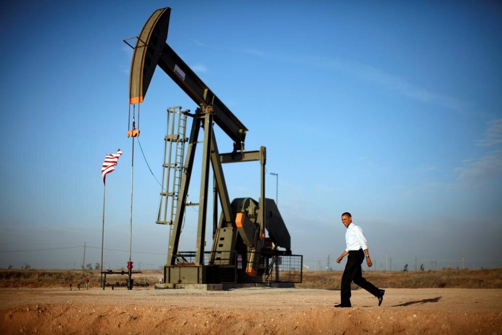 Нефтяная вышка. Нефтяная скважина. Нефть США. Добыча нефти в США.