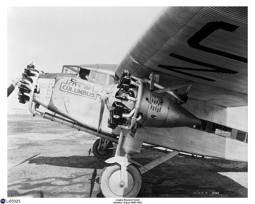 Старинная фотография Ford Trimotor, самолета, на котором была корова. (Общественное достояние / НАСА)