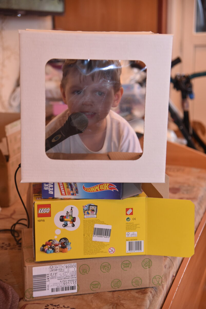 Дети смастерили телевизор, из личного архива