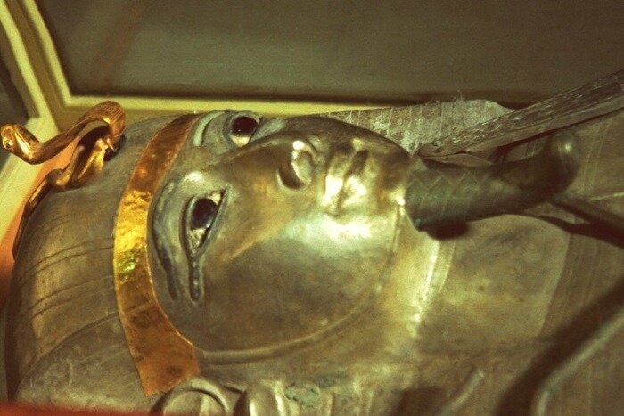 Гробницу фараона Тутанхамона вновь изучают в поисках захоронения Нефертити
