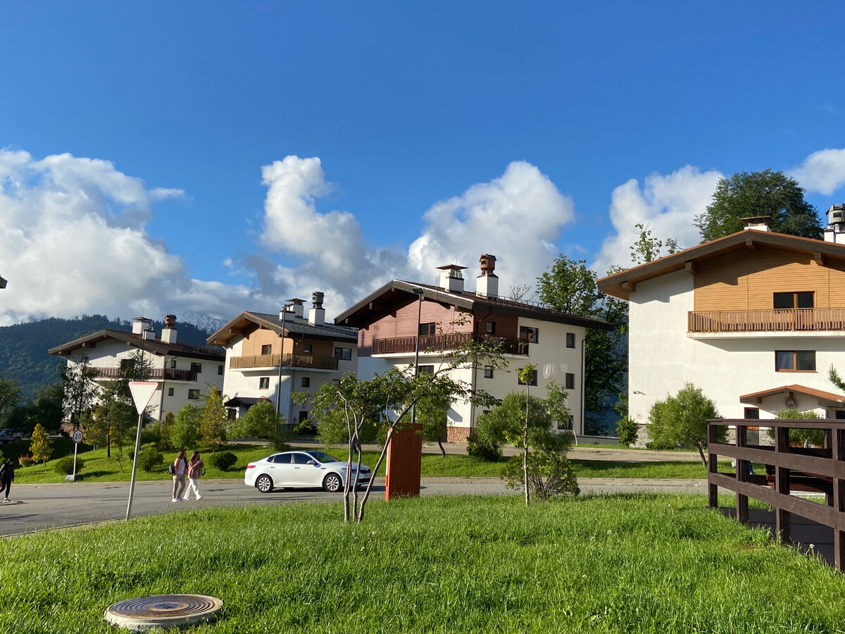 Горная олимпийская деревня. Высота 1100