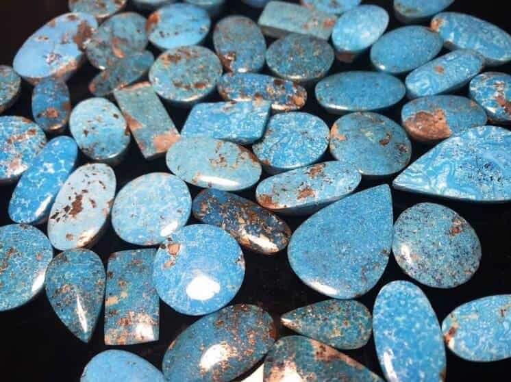 Серо голубой драгоценный камень. Голубой ценный камень. Бирюза Нишапур.