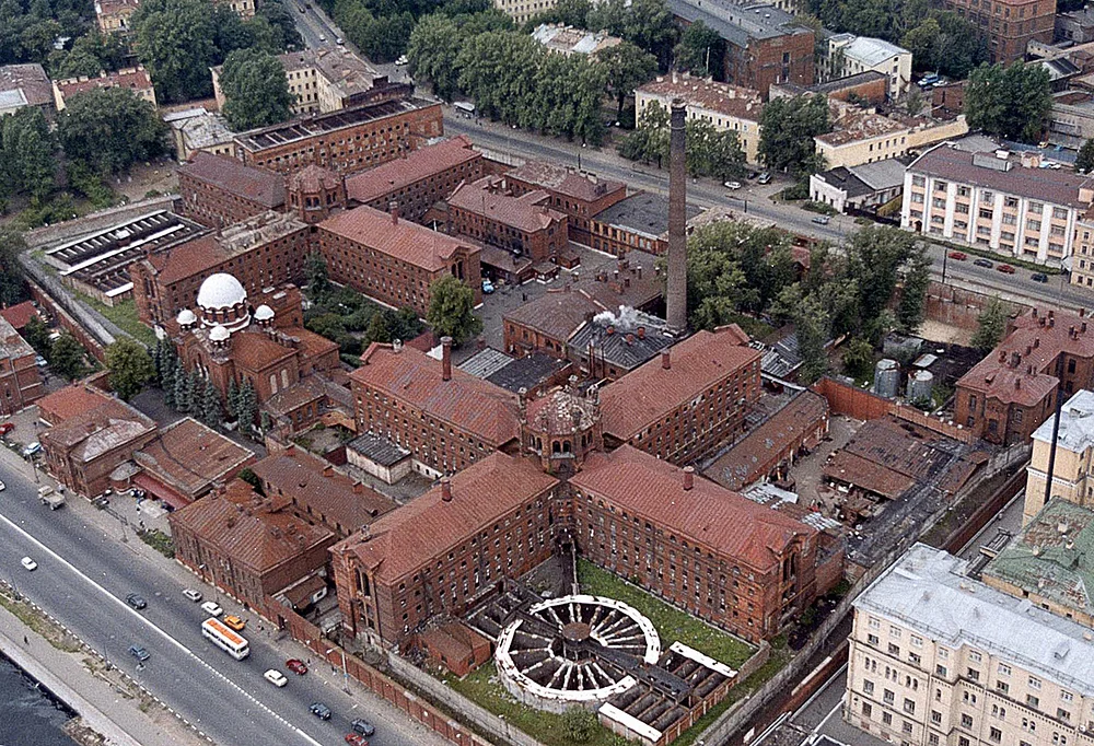 Тюрьма кресты в Санкт-Петербурге. Кресты СИЗО 1 Санкт-Петербург. Кресты тюрьма СПБ. СИЗО кресты Арсенальная. Где находится 3 колония