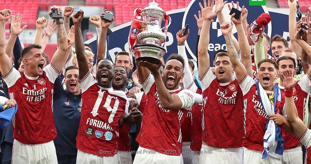 Арсенал празднует