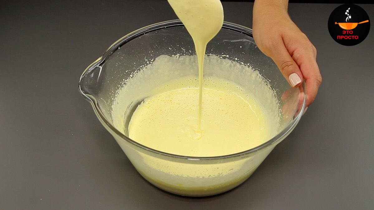 Фото можно листать влево