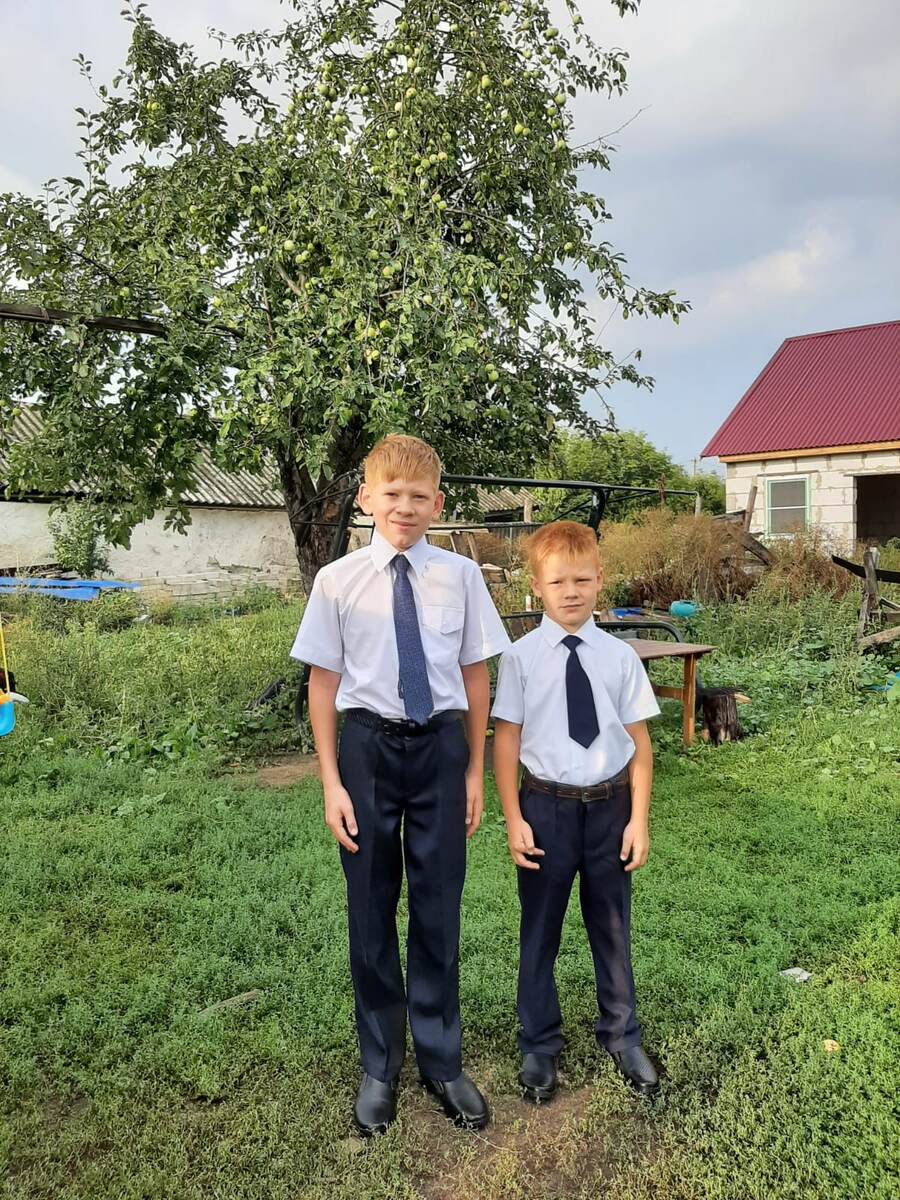 На лицах так и написано:"Хочу в школу" 😂